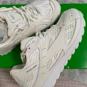 Orbit Runner Sneakers Women’s 9